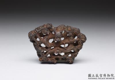 图片[2]-Carved agarwood buckle with cloud-and-dragon decoration, Qing dynasty (1644-1911)-China Archive